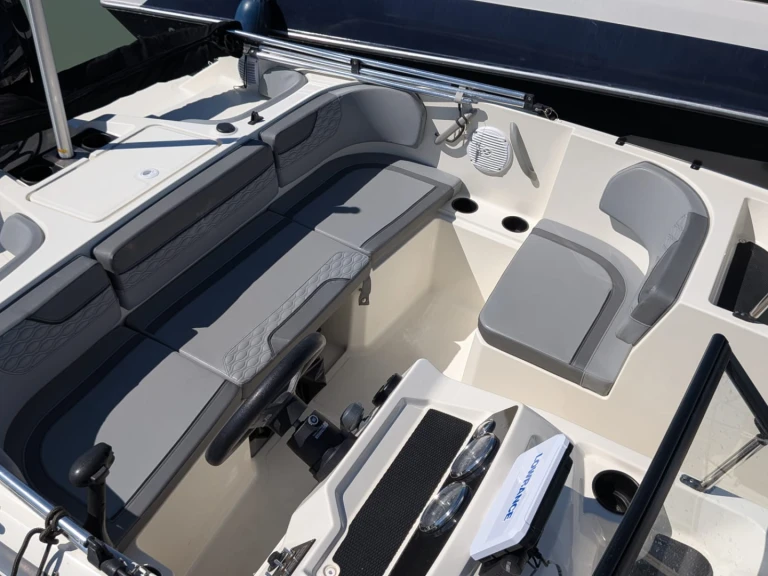 Pronajmout Motorová loď se skipperem či ne Bayliner v La Rochelle