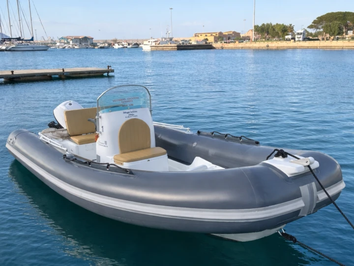 Capelli Gemma 550 jednotlivci a charterové společnosti v Arbatax