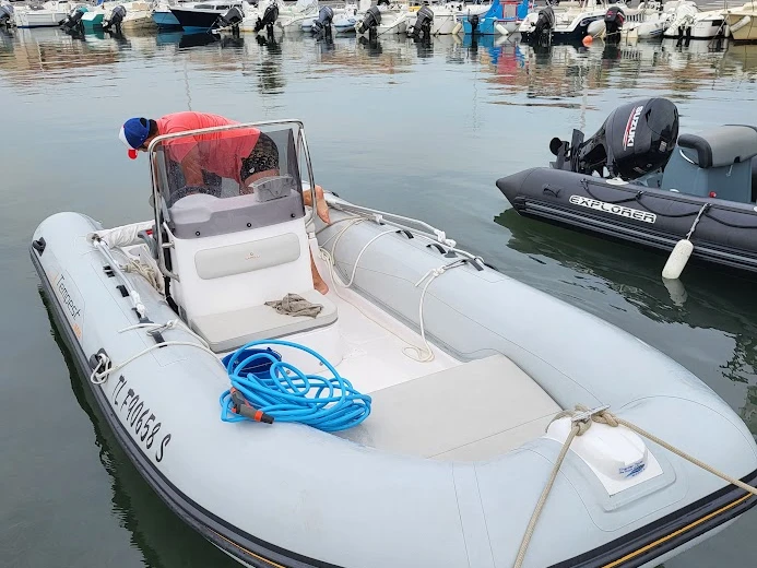 Pronajmout Polotuhá loď se skipperem či ne Capelli v Six-Fours-les-Plages