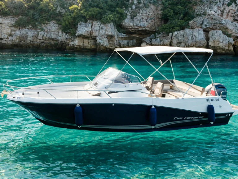 Pronajmout si Jeanneau Cap Camarat 7.5 WA v Hyeres