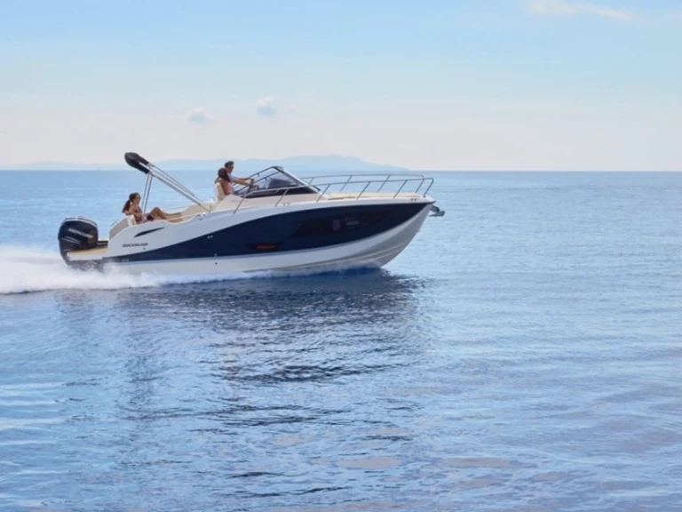 Quicksilver Activ 875 Sundeck jednotlivci a charterové společnosti v Marseille