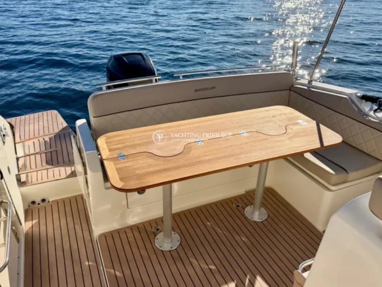 Pronajmout si Quicksilver Activ 875 Sundeck v Marseille