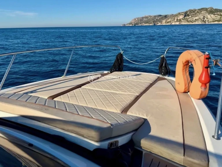 Pronájem lodi Marseille lákavé ceny Activ 875 Sundeck