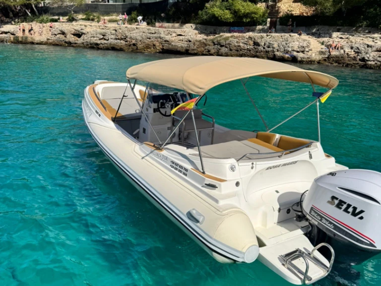 Zar Zar 75 jednotlivci a charterové společnosti v Cala d'Or