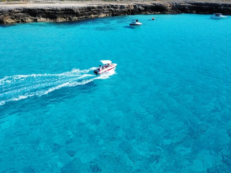 Pronajmout si Compass 135 D v Cala Galdana