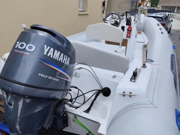 Pronajmout Polotuhá loď se skipperem či ne Capelli v Arcachon