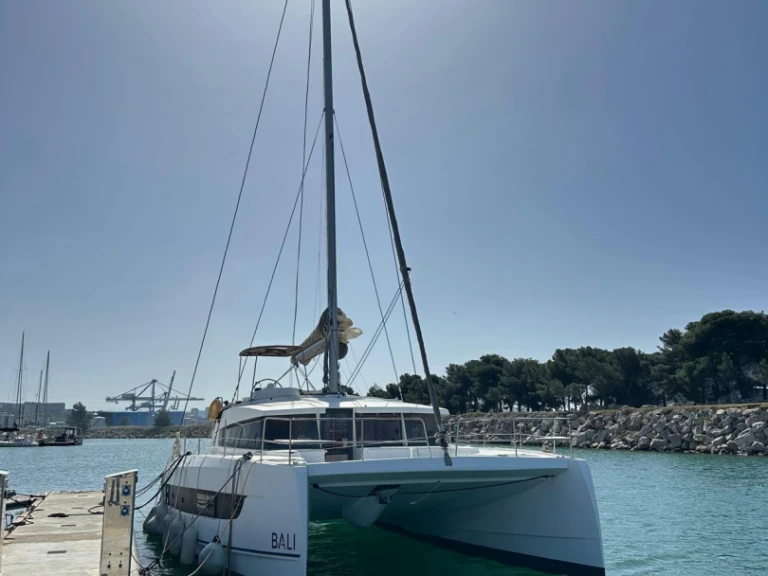Pronájem Katamarán Bali s licencí