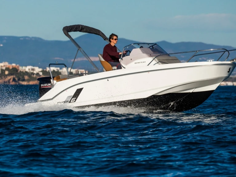 Motorová loď k pronájmu v Port Olímpic of Barcelona za nejlepší cenu