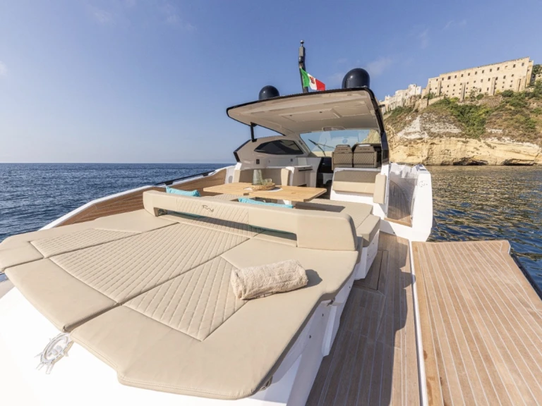 Ryo Le mans jednotlivci a charterové společnosti v Neapol