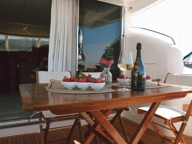 Pronájem lodi Princess Princess 50 Fly v Tivat na Samboatu