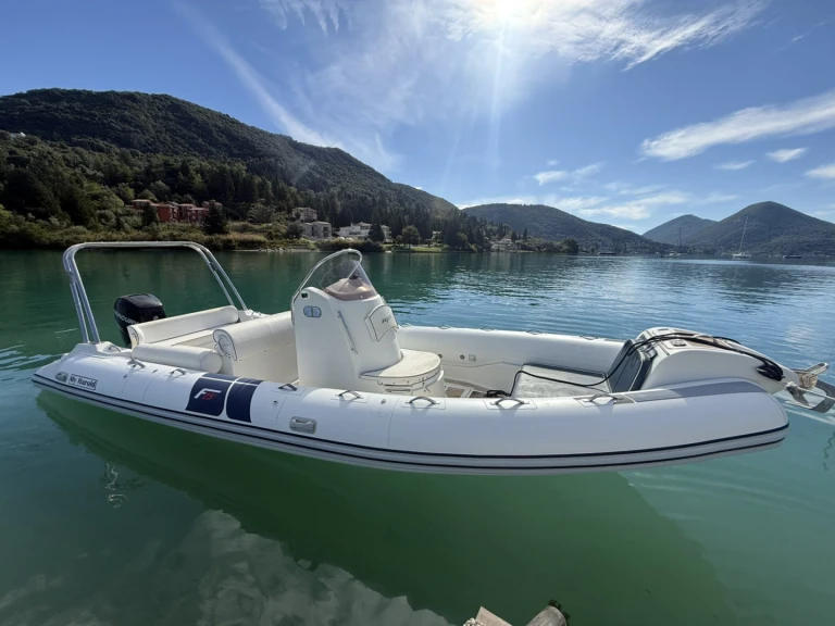 Pronajmout si Bwa  Flyer v Anávyssos