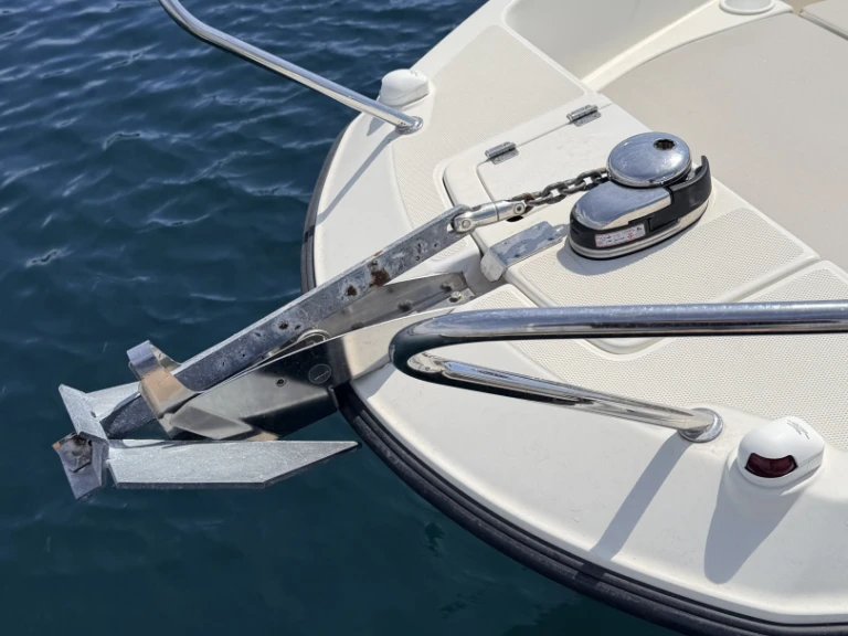 Pronájem Motorová loď Quicksilver s licencí