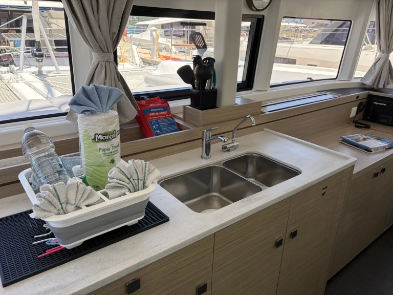 Pronájem lodi Road Town lákavé ceny Lagoon 43 (Owners Version)