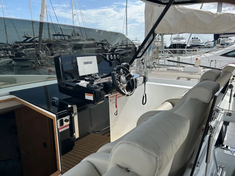 Pronájem lodi Antibes lákavé ceny D42