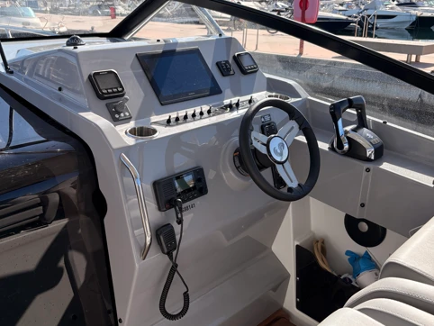 Pronájem Jachta Bénéteau s licencí