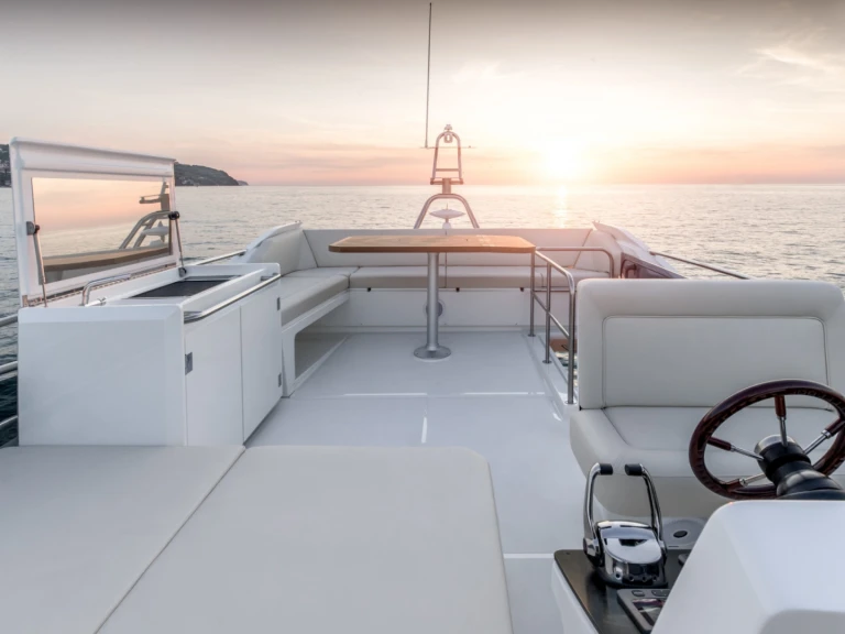 Pronájem lodi Saint Raphael lákavé ceny Greenline 45 Fly