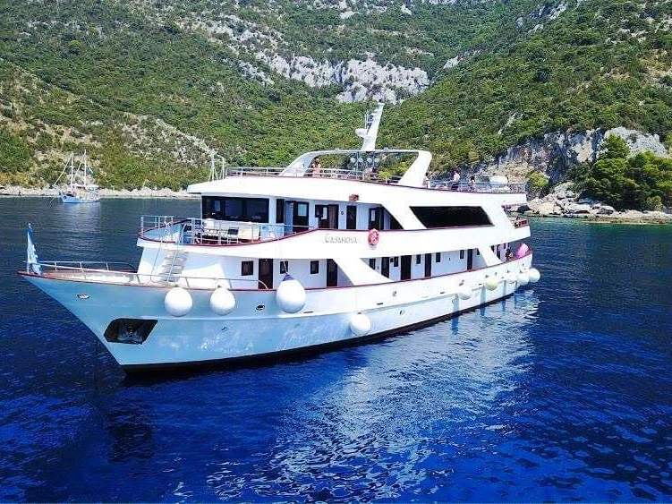 Custom Made MS Casanova jednotlivci a charterové společnosti v Trogir