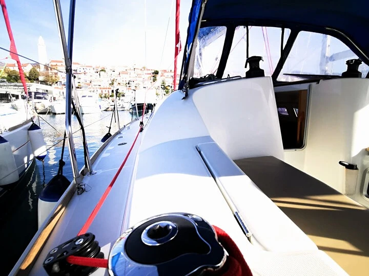 Pronájem Plachetnice Jeanneau s licencí