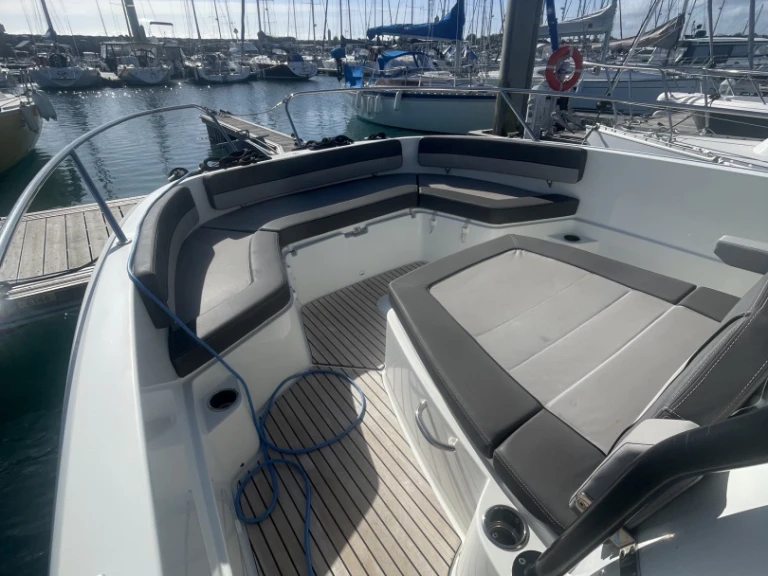 Pronajmout Motorová loď se skipperem či ne Jeanneau v Saint-Quay-Portrieux