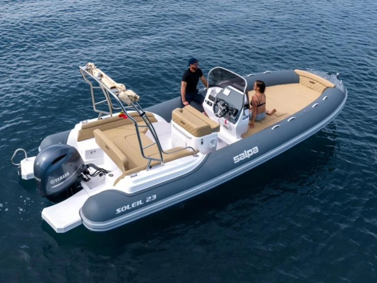 Pronájem Polotuhá loď Salpa s licencí