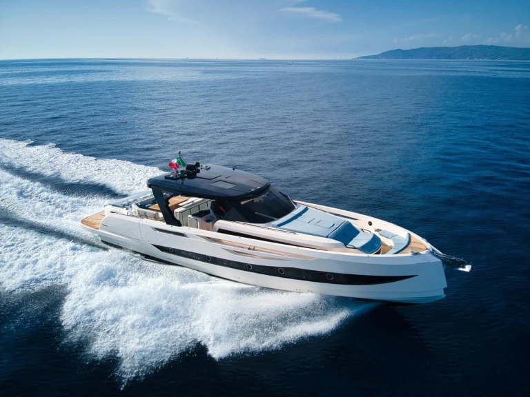 Pronájem Motorová loď v Neapol -Cayman Yachts 540 WA