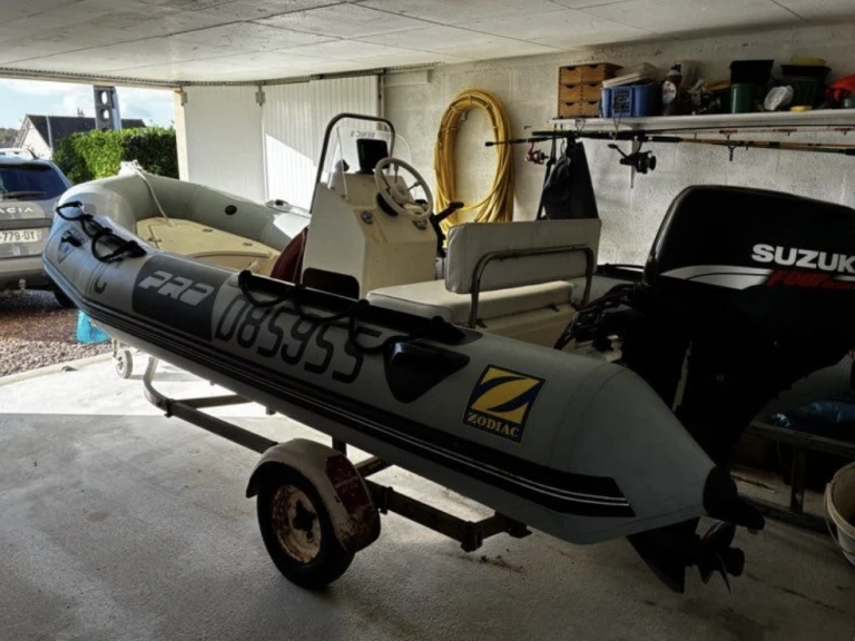 Pronájem lodi Zodiac Pro 7 Man v Cherbourg-en-Cotentin na Samboatu