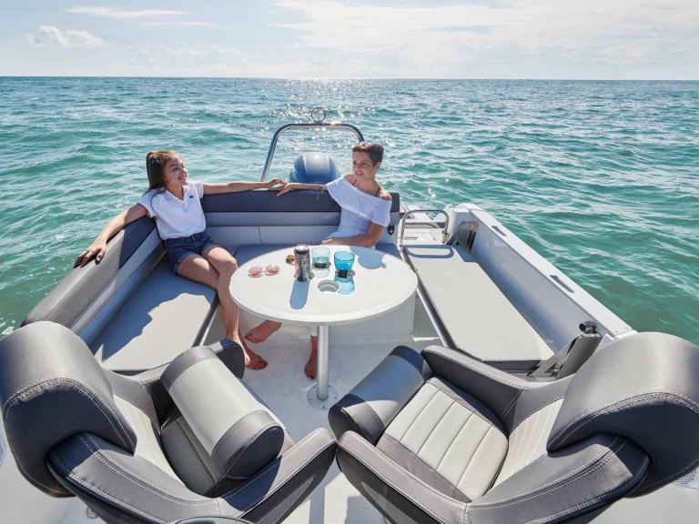 Motorová loď k pronájmu v Positano za nejlepší cenu