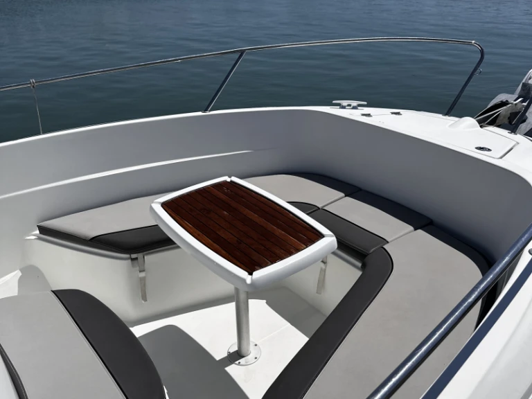 Pronájem lodi Jeanneau Cap Camarat 7.5 CC Serie 2 v Saint-Gilles-Croix-de-Vie na Samboatu