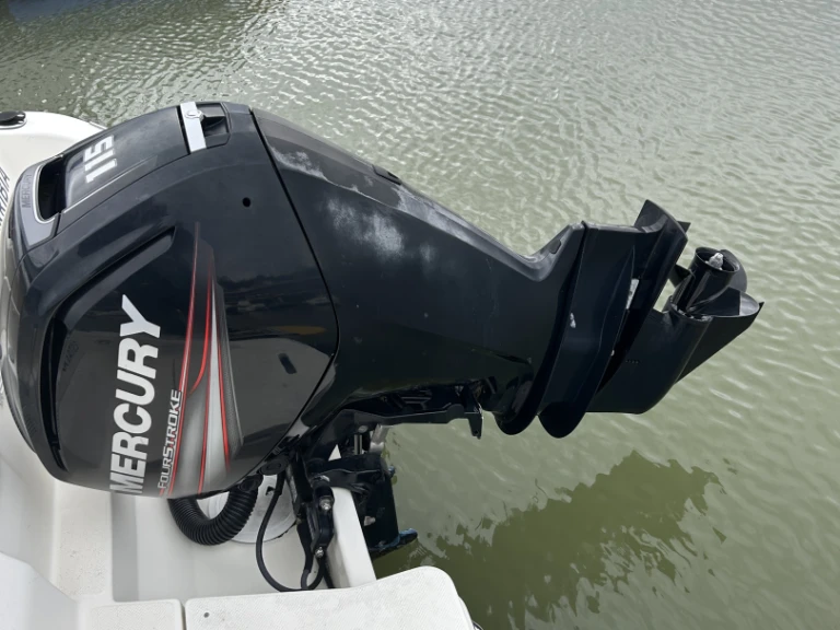 Pronájem lodi Hondarribia lákavé ceny Activ 605 Open