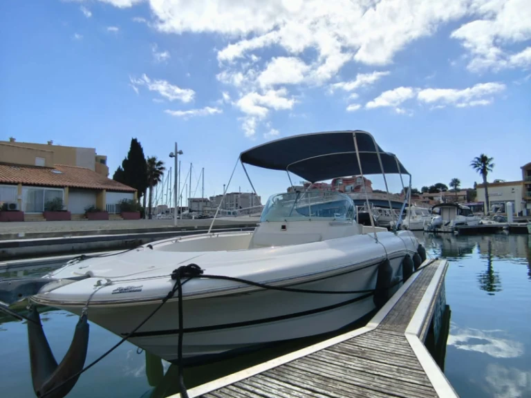 Jeanneau Cap Camarat 715 jednotlivci a charterové společnosti v Gruissan