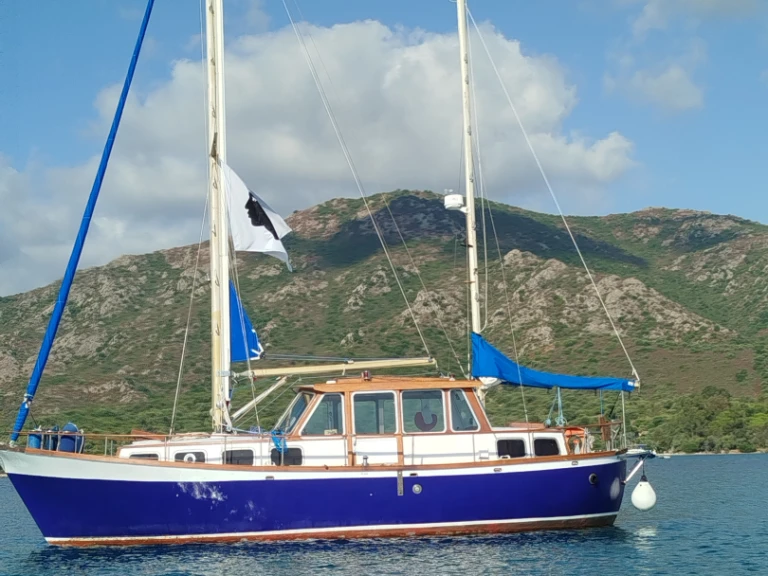Pronájem lodi Saint-Florent lákavé ceny Nautitech 395