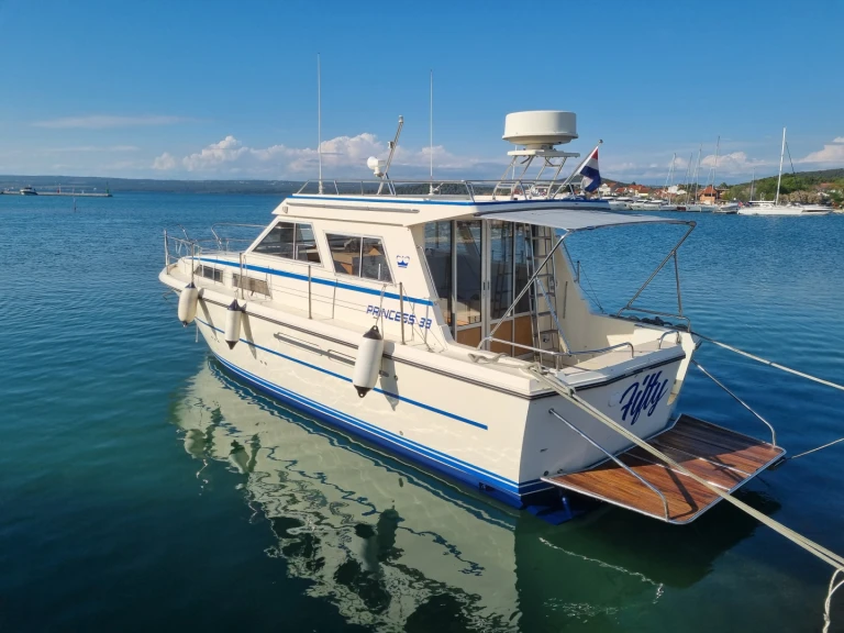 Pronájem Motorová loď Princess s licencí