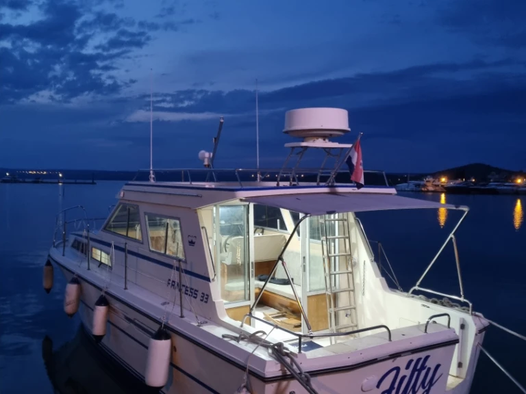 Princess Princess 33 jednotlivci a charterové společnosti v Šibenik 