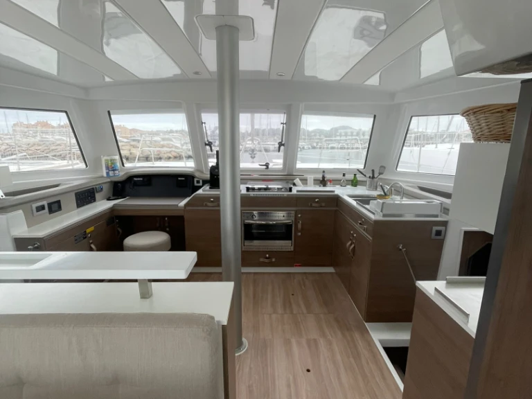 Pronájem jachty v Marseille -Bali Bali Catspace Voile na Samboatu