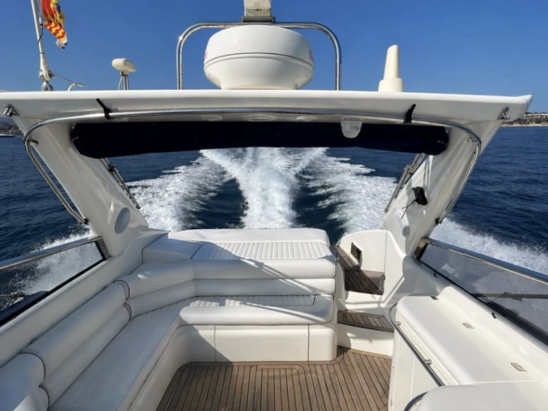 Pronájem Motorová loď Sunseeker s licencí