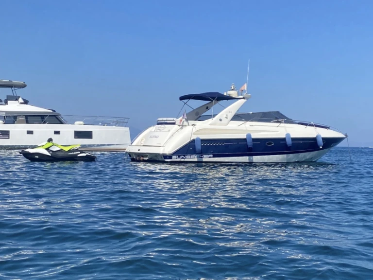 Pronájem jachty v Cannes -Sunseeker Commanche 40 na Samboatu