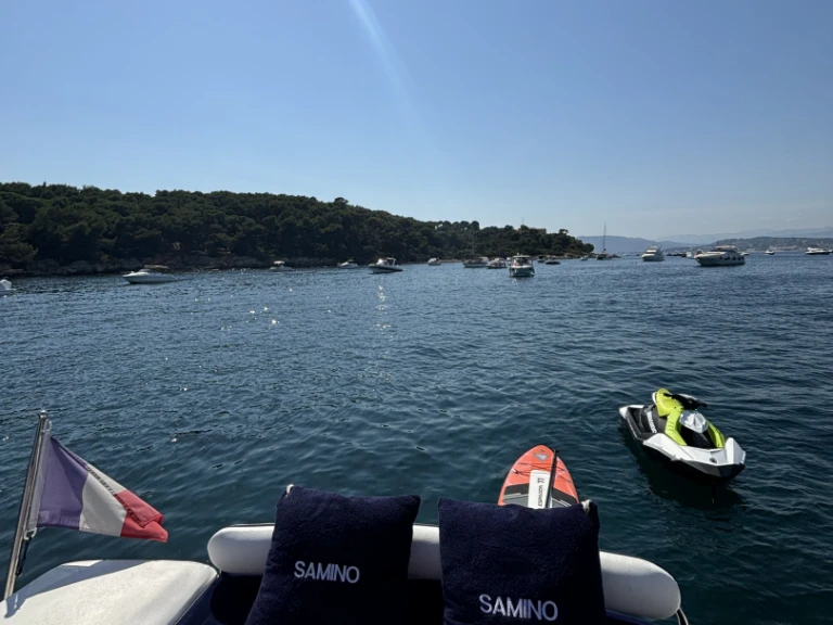 Pronajmout si Sunseeker Commanche 40 v Cannes