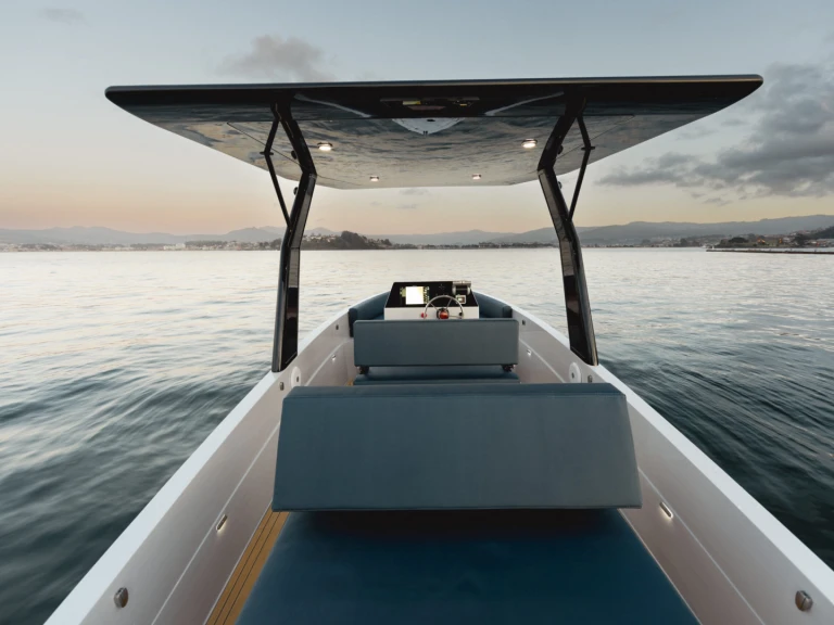 Pronajmout Motorová loď se skipperem či ne Lasai v Lac Léman