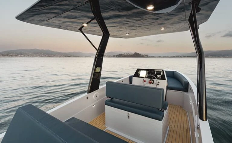 Pronájem Motorová loď Lasai s licencí