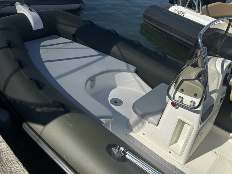 Pronájem lodi Porto-Vecchio lákavé ceny 500 moteur 2 temps