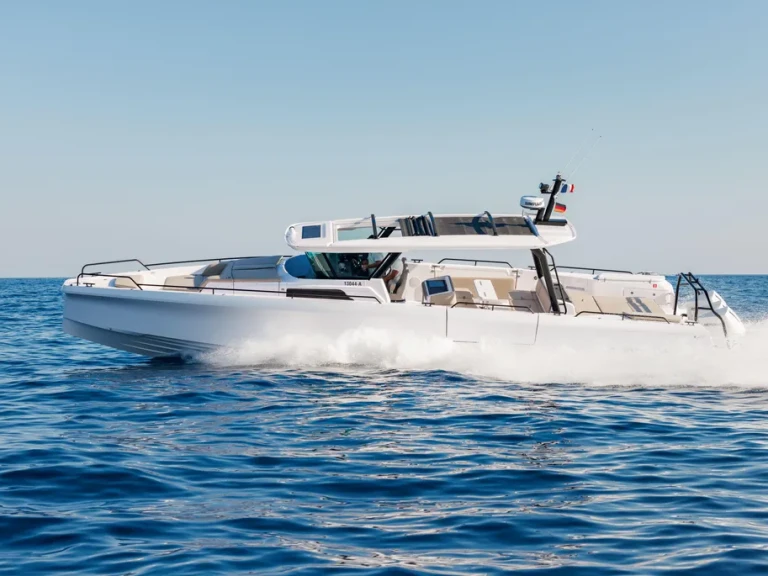 Pronájem Motorová loď v Cannes -Axopar 45 BRABUS