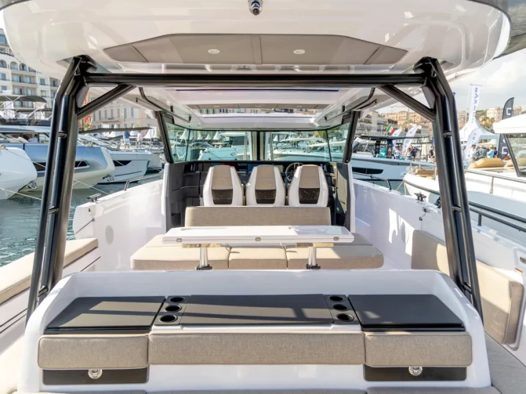 Pronájem lodi Axopar 45 BRABUS v Cannes na Samboatu