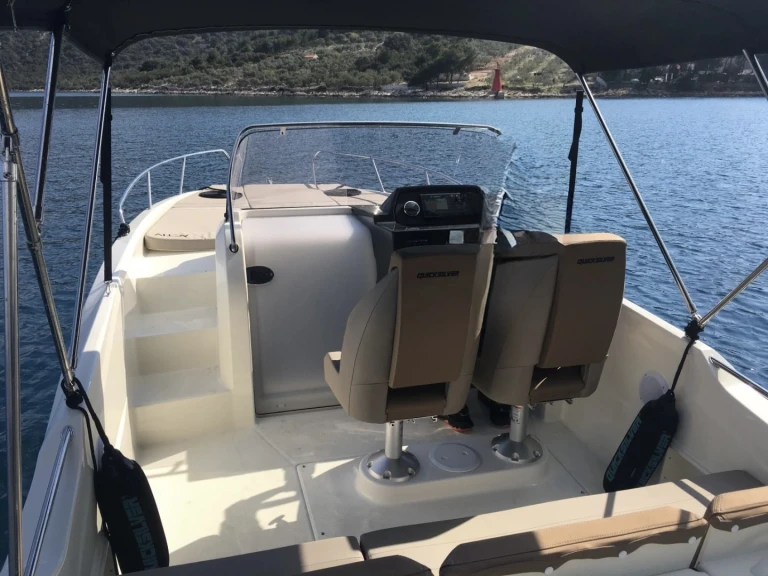 Pronájem lodi Quicksilver Activ 675 Sundeck v Marseille na Samboatu