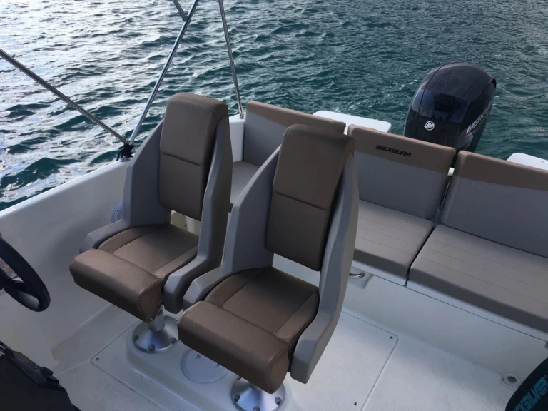 Motorová loď k pronájmu v Marseille za nejlepší cenu