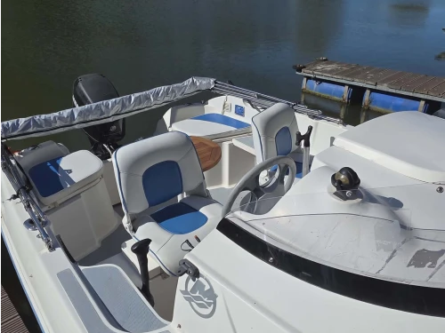 Pronajmout si Quicksilver Quicksilver 520 Flamingo v Francie