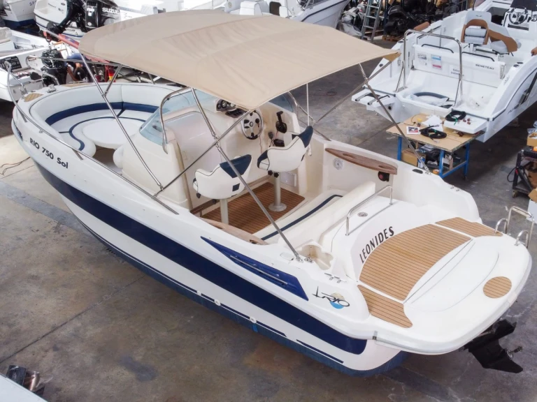 Pronájem Motorová loď Rio s licencí