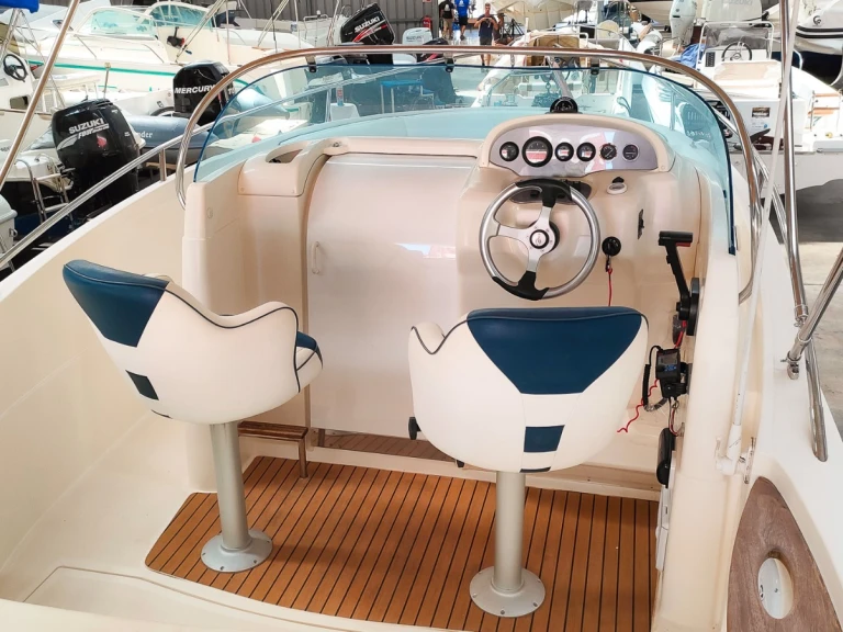 Rio Rio 750 Sol jednotlivci a charterové společnosti v Club Nàutic Ca'n Picafort