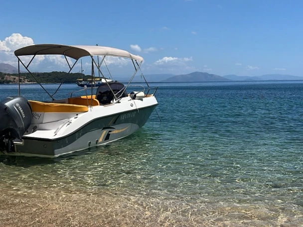 Pronajmout si Marinello 7.5m v Ksamil