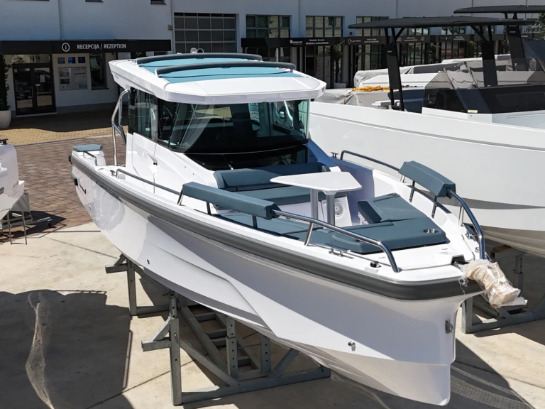 Pronajmout Motorová loď se skipperem či ne Axopar v Donji Seget