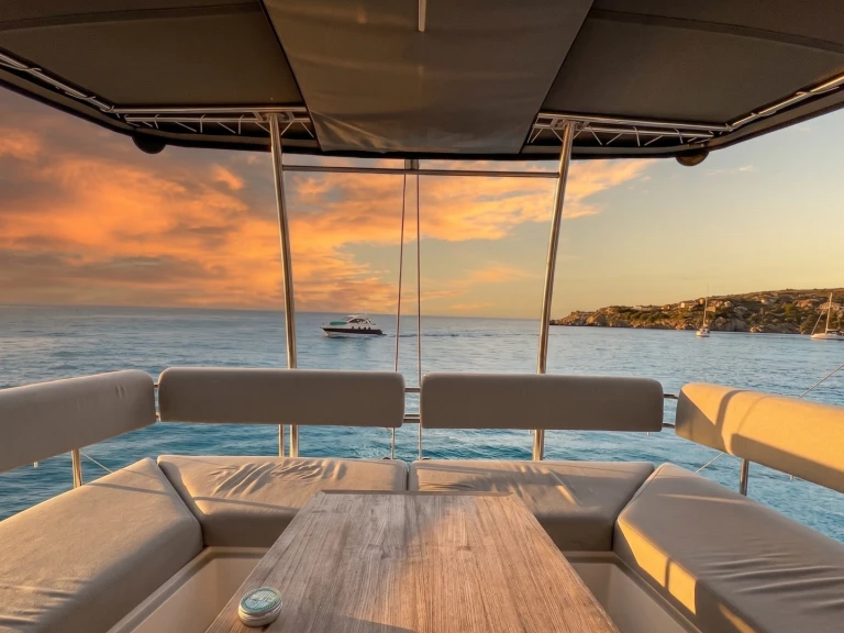 Pronájem lodi Alimos lákavé ceny Nautitech 46 Fly